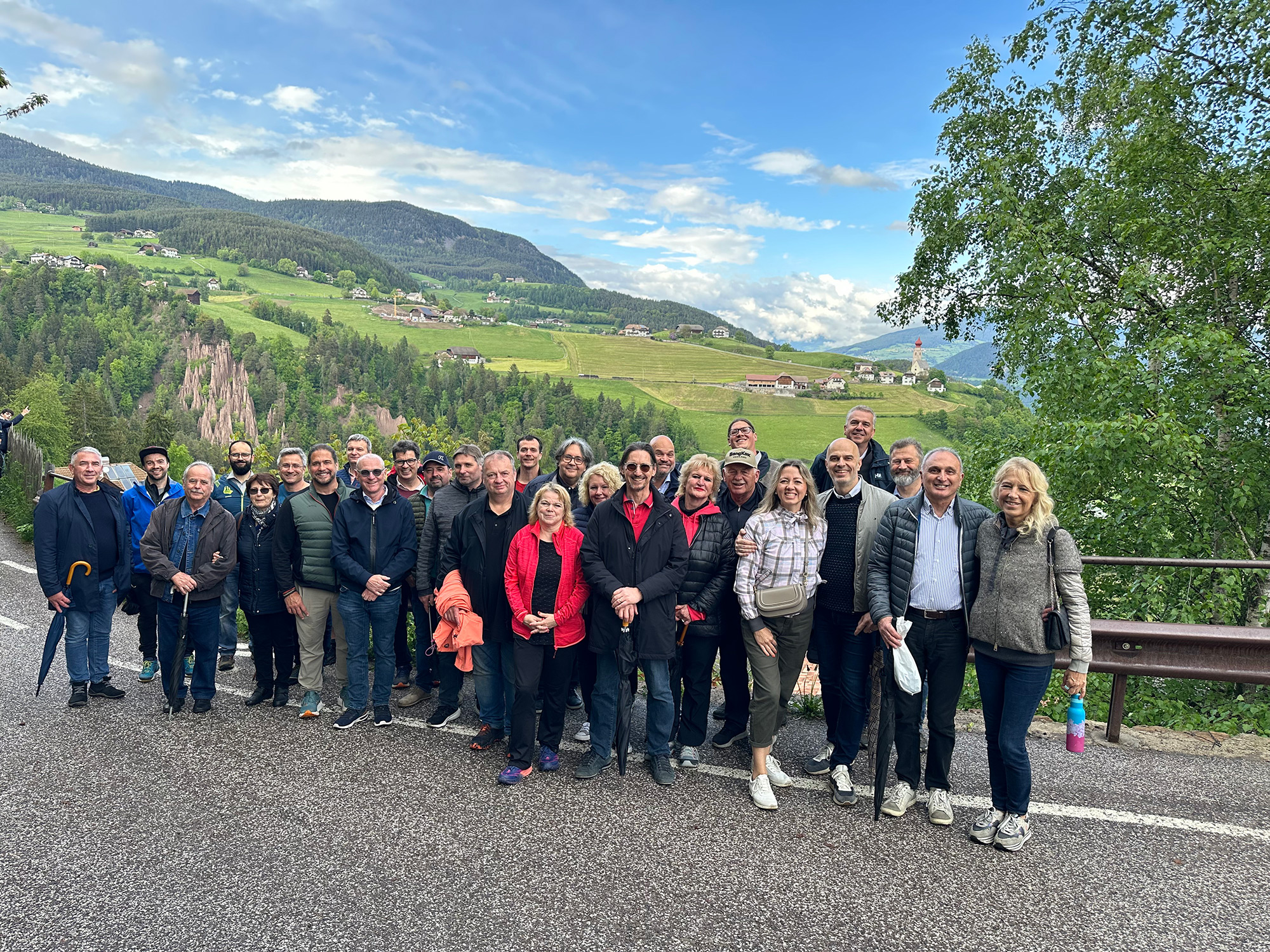 Die Gruppe genoss die herrliche Landschaft Südtirols.